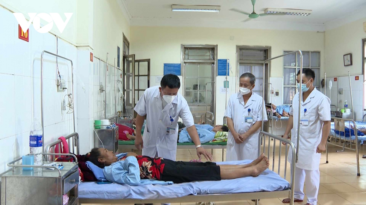 Bệnh nhân nghi uống nước nhiễm thuốc diệt cỏ ở Điện Biên đã ổn định